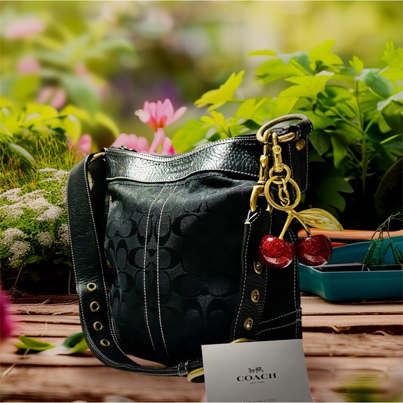 Vintage Coach soho Black Shoulder Bag with Cherry Charm 2006 - Picture 3 of 17